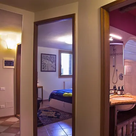 Real Venetian Apartment, 300 M From Rialto Bridge, 100 Sqm شقة البندقية